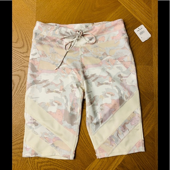 Free People - Picture 3 of 6